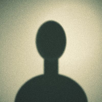 Portrait illustré stylisé, silhouette sur fond vert d'eau